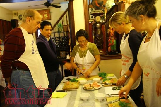Ẩm thực Việt mê hoặc khách du lịch ảnh 1